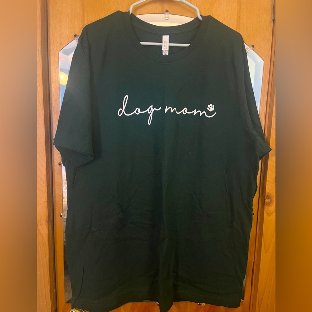 NEW Dog mom Tshirt